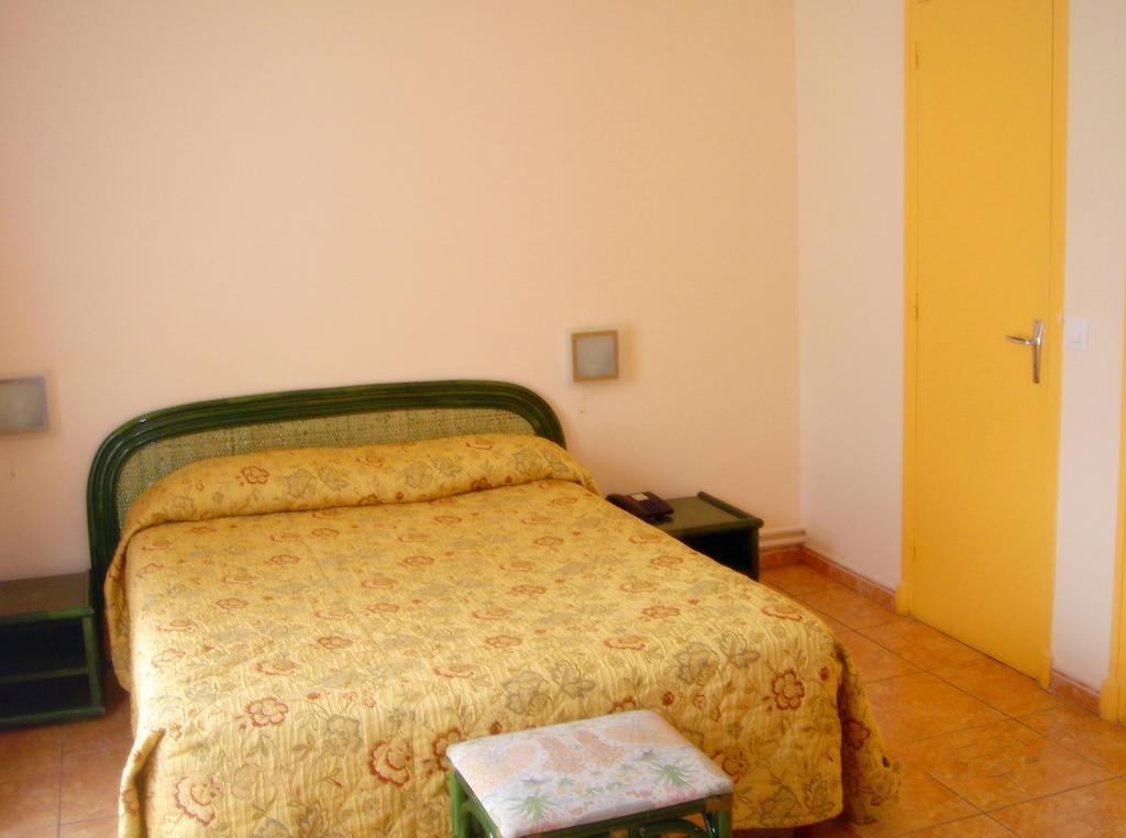 Motel Des Bruyeres Lamotte-Beuvron Quarto foto